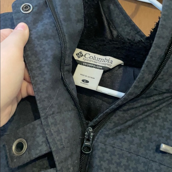 Women’s Columbia Winter Coat - Picture 3 of 4